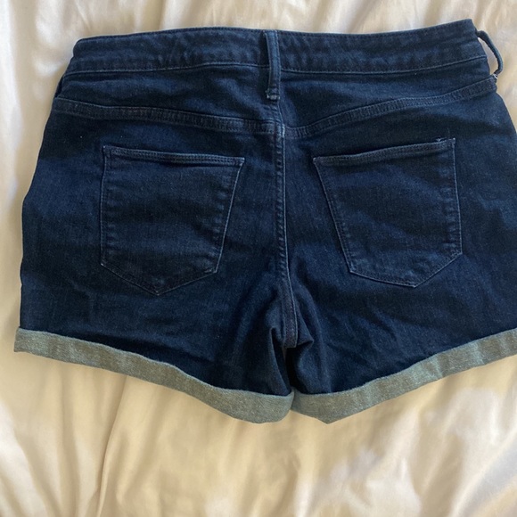 Universal Threads shorts - Picture 2 of 3